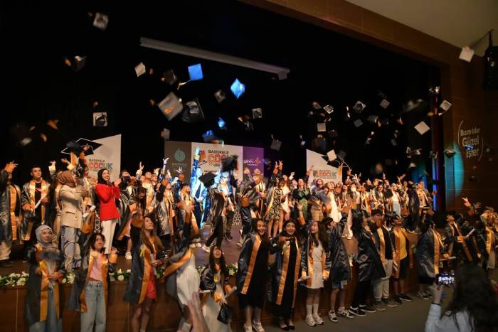 Başiskele Çocuk Üniversitesi Mezuniyetinde, Dünyaya Filistin Mesajı