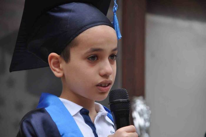 4’üncü Sınıf Öğrencilerin Mezuniyet Töreninde Veliler Gözyaşlarını Tutamadı