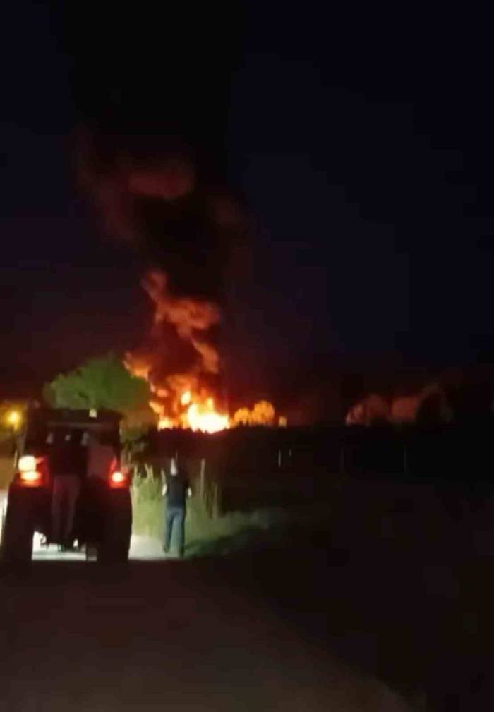 Bursa’da Boya Fabrikası Yanıyor...