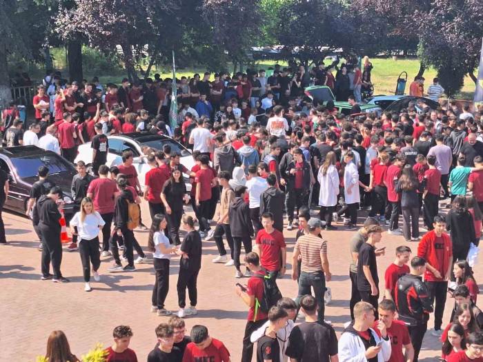 Öğrencilerin Modifiye Araç Tutkusu Okula Sığmadı