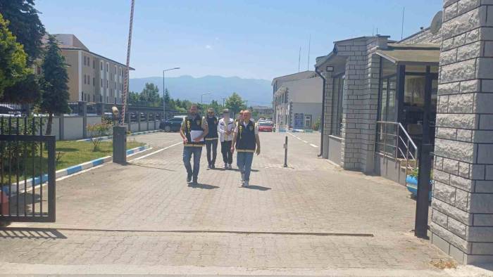 Komşusunu Öldüren Cinayet Zanlısı Kadın Adliyeye Çıkartıldı