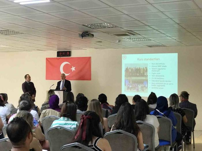 Sağlık Personelinin Yenidoğan Canlandırma Programı Eğitimi Başladı