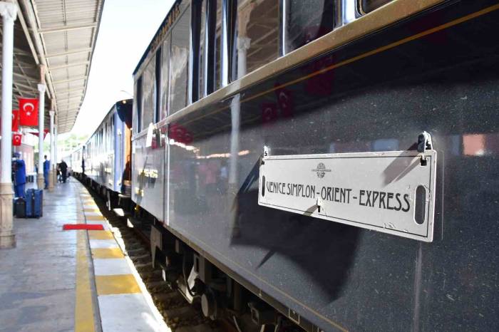 “Orient Express” İstanbul’da Mehterle Karşılandı