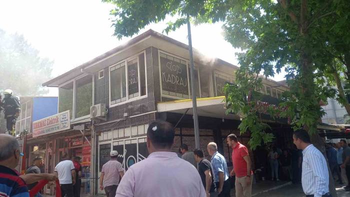 Gediz’de Giyim Mağazasında Yangın