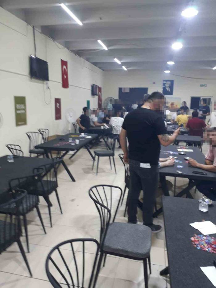 İzmir’de Mobilya Atölyesinin Bir Kısmını Kumarhaneye Çevirmişler