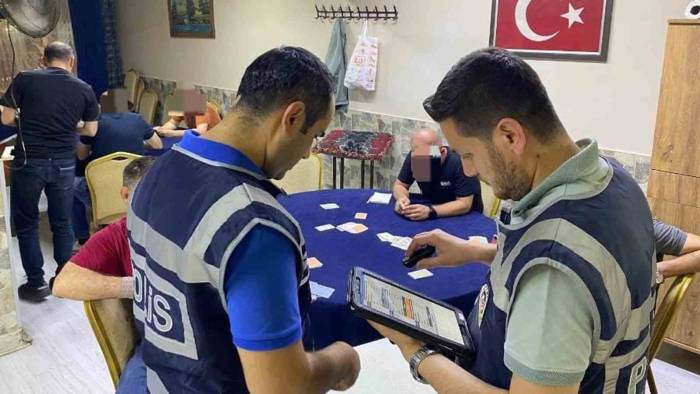 Kırıkkale’de Polis Denetimleri: 197 Kişi Sorgulandı, 6 Araca Ceza Kesildi