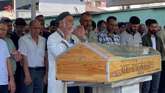 Tersanedeki Gemi Yangınında Hayatını Kaybeden İşçi Son Yolculuğuna Uğurlandı