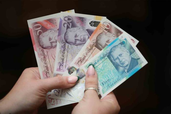 Kral Charles Banknotları Dolaşıma Girdi