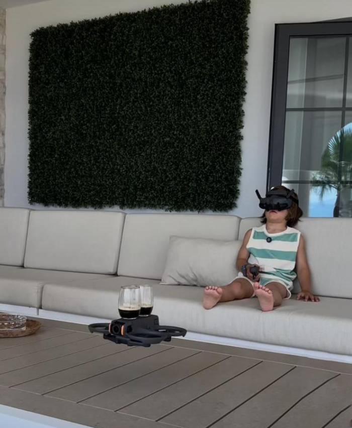 Zayn Yine Şaşırtmadı: Sapanca Gölü’nün Ortasına Dron İle Kahve Gönderdi