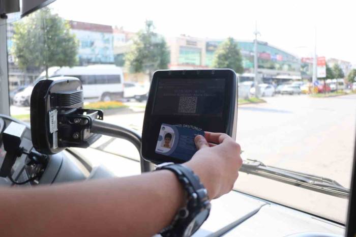 Sakarya’da Ulaşımda Bir İlk: İlk Ve Ortaokul Öğrencilerine Ulaşım Ücretsiz