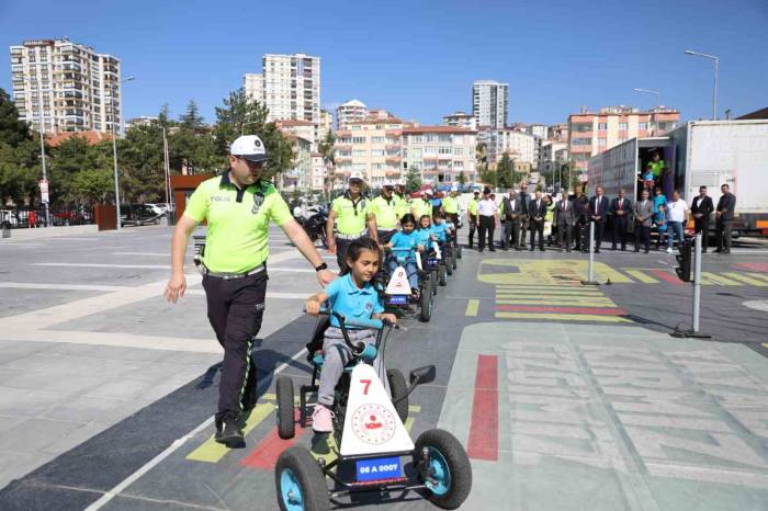 Niğde’de ’mobil Trafik Eğitim Tırı’nda Öğrencilere Eğitim Verildi