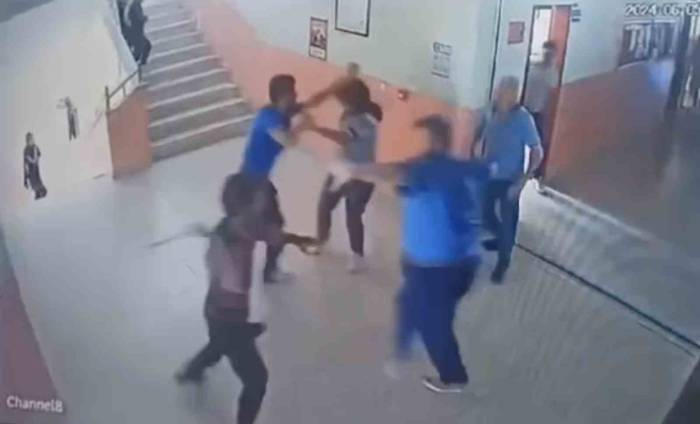 Çorum’da Okul Müdürü Ve Görevli Darp Edildi: O Anlar Kamerada