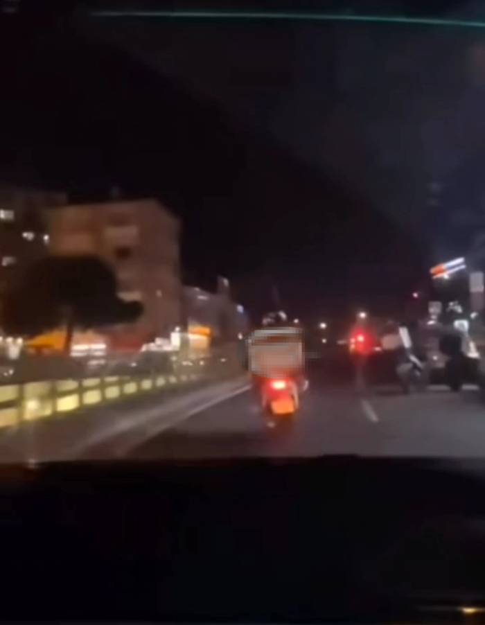 Ümraniye’de Motokuryenin Trafikte Tehlikeli Hareketleri Kamerada