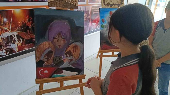 Filistinliler İçin Öğretmen Ve Öğrencilerden Sergi