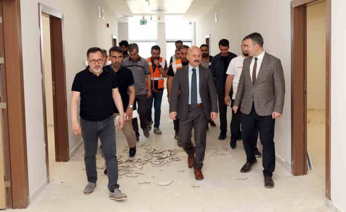 Vali Varol, Sağlık Müdürlüğü Binasını İnceledi