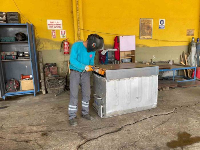 Efeler’de Çöp Konteynerleri Yenilendi