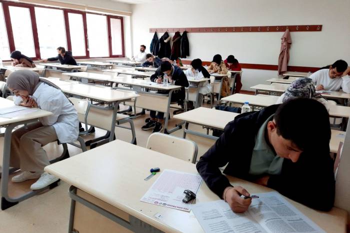 Üniversite Adaylarına Sınavdan Önce Öneri: “Kuruntularınızdan Kurtulun”