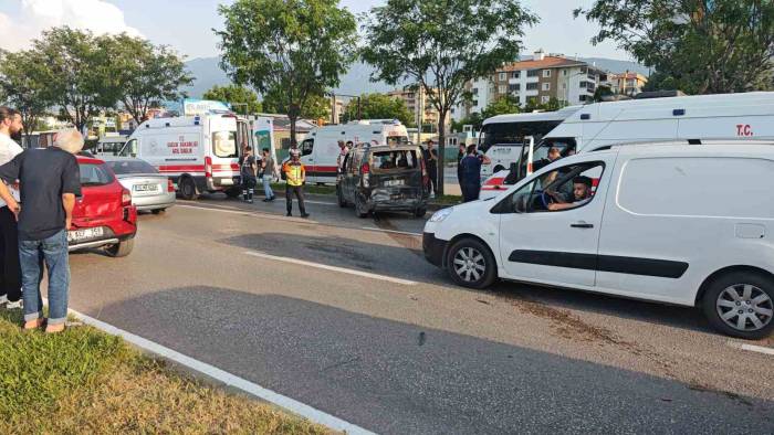 Bursa’da Zincirleme Kaza: 4 Yaralı