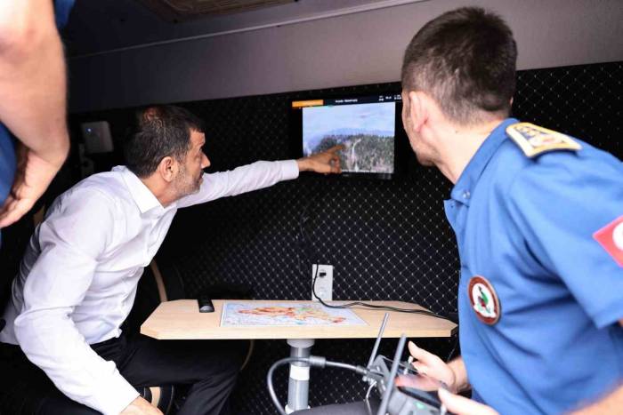 Başkan Çavuşoğlu Yangın Bölgesinde Çalışmaları Yerinden Yönetiyor