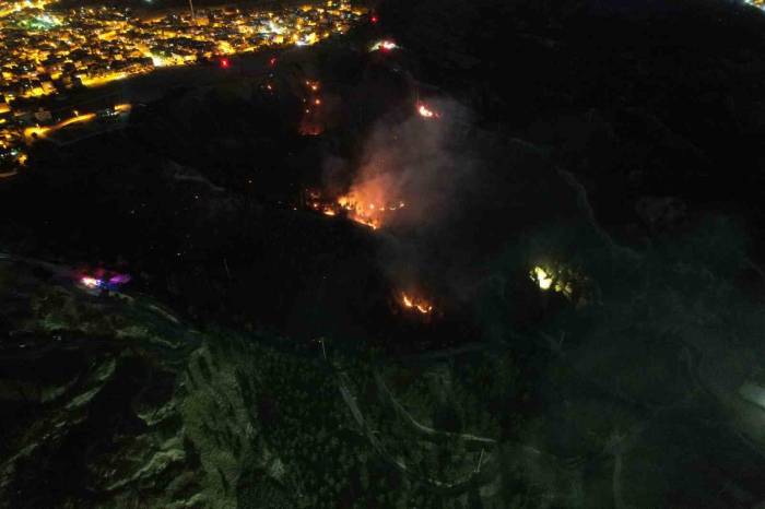 Yerleşim Alanlarını Tehdit Eden Orman Yangın Kısmen Kontrol Altına Alındı