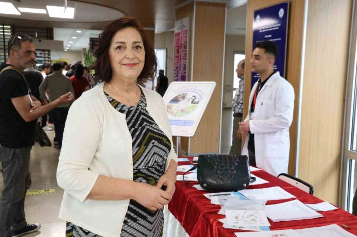 Bilinçsiz Kurban Kesimi Hem Sokak Köpekleri Hem De İnsanlar İçin Büyük Risk Oluşturuyor