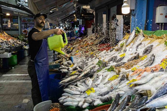 İzmir’de Ticaretin Kalbinin Attığı Sokak: Tarihi Havra Sokağı