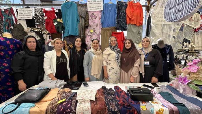 Atık Malzemelerden Yaptıkları Ürünleri Sergilediler