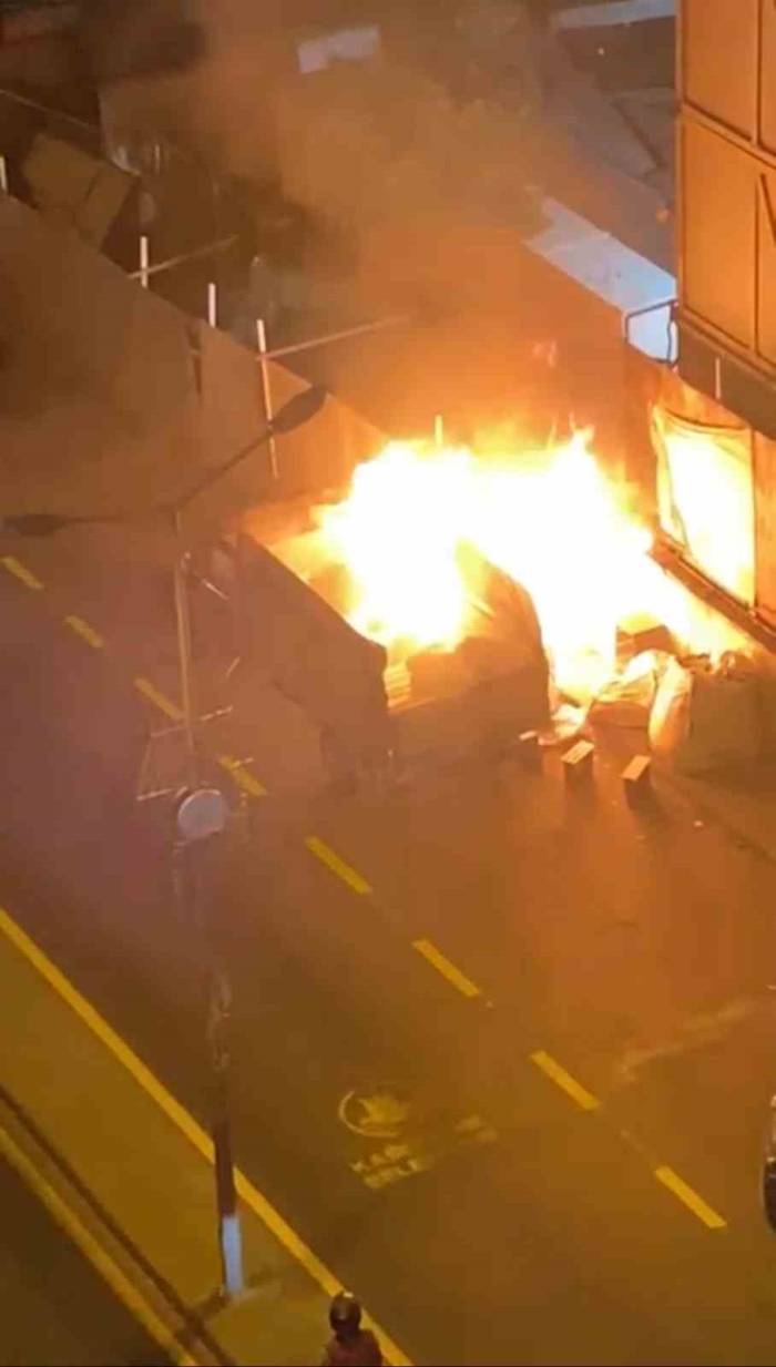 Kağıthane’de Akılalmaz Olay: Yangından Böyle Mal Kaçırdı