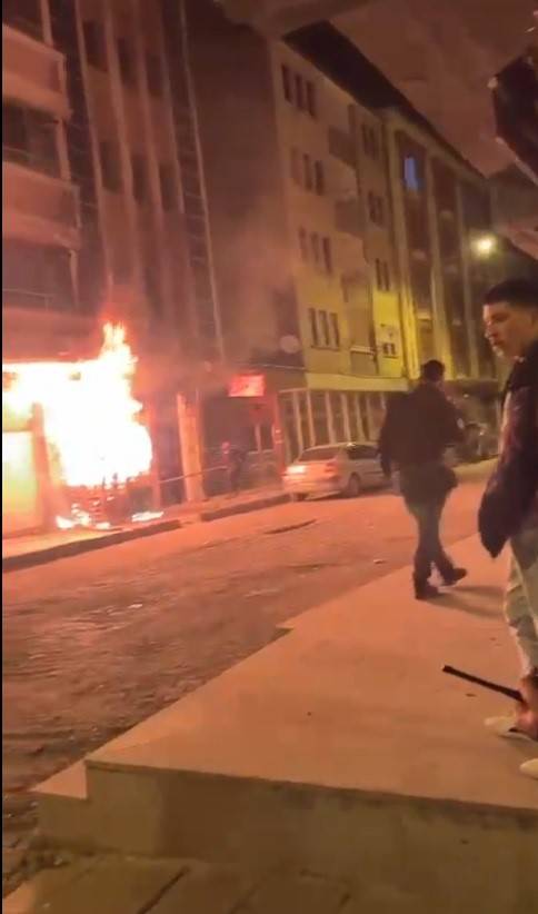 Kars’ta Market Alev Alev Yandı