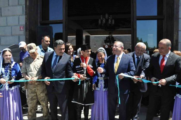 Kars’ta El Emeği Göz Nurunu Eserler Sergilendi