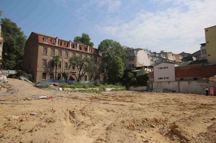 Büyükakın: "Yıkılan Vergi Dairesinin Yerine Park Yapılacak"