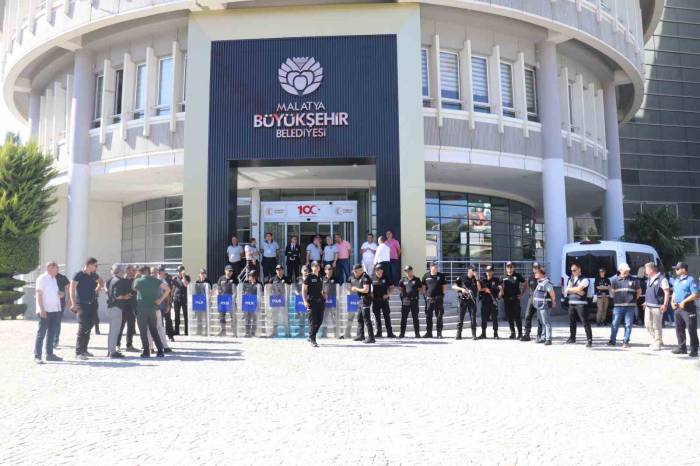 Malatya Büyükşehir Belediyesine ‘Sarı Öfke’
