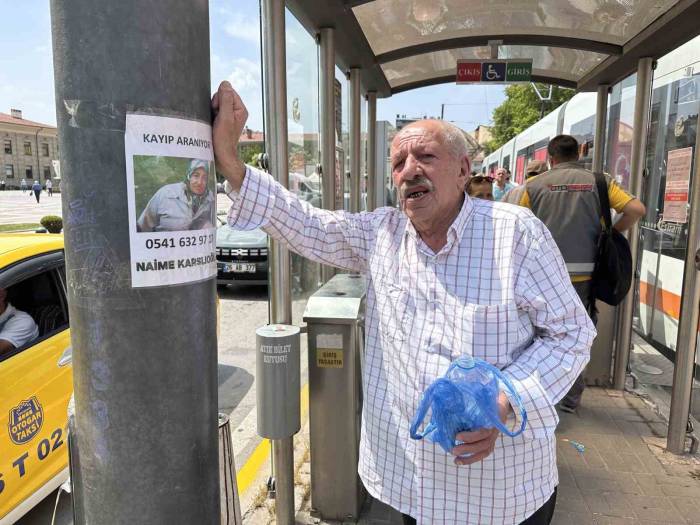Yaşlı Adam Kaybolan Eşini 5 Gündür Sokaklarda Arıyor
