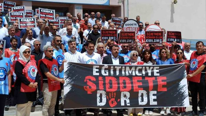 Öğrenci Velisinin Zincirle Darp Ettiği Okul Müdürü Ve Hizmetli Konuştu