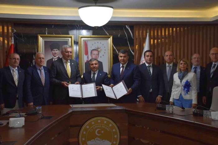 Şırnak Valiliği İle İstanbul Sanayi Odası Arasında "iso Mesleki Eğitim İş Birliği "protokolü