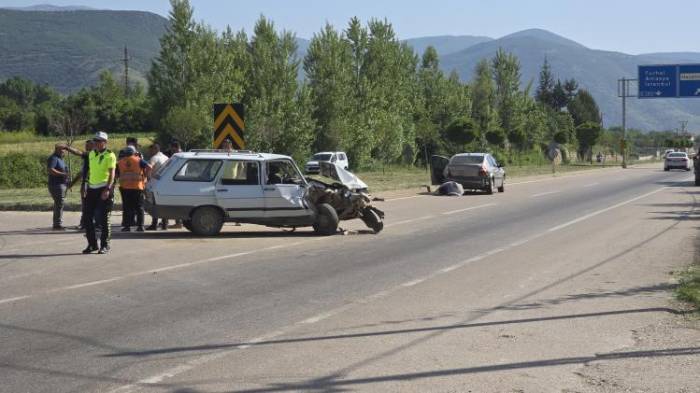 7 Kişinin Bulunduğu Araç Kazaya Karıştı, Facianın Eşiğinden Dönüldü