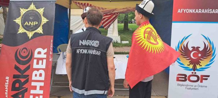 Polis Üniversite Öğrencilerine Güvenli İnternet Kullanımını Anlattı