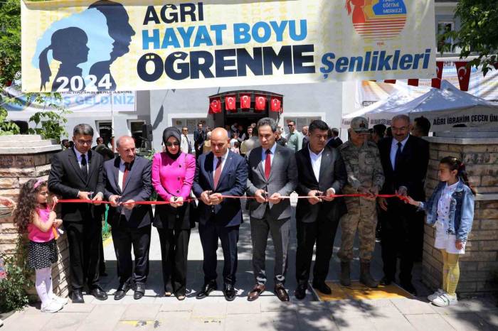 Ağrı’da Hayat Boyu Öğrenme Şenliği Düzenlendi