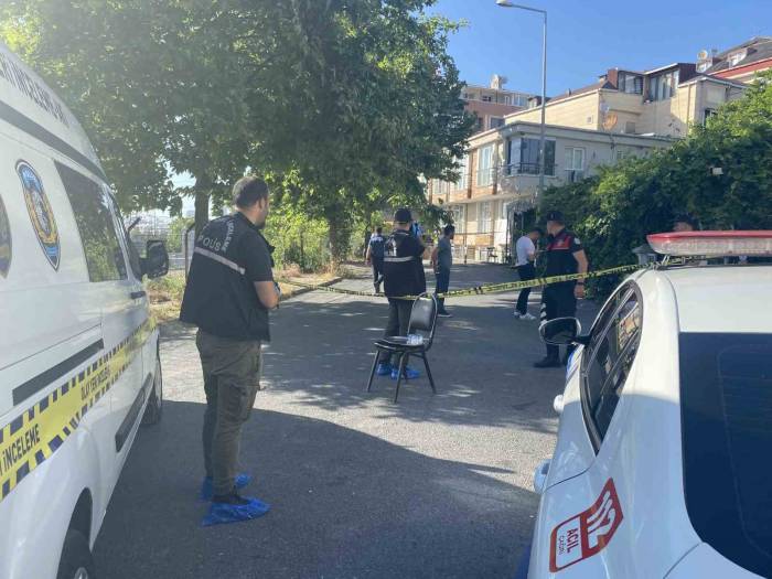 Avcılar’da Uzun Namlulu Silah Ve Tabancayla Kahvehaneyi Taradılar: 4 Yaralı