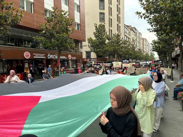 Balıkesir’de Lise Öğrencilerinden Gazze’ye Destek Yürüyüşü