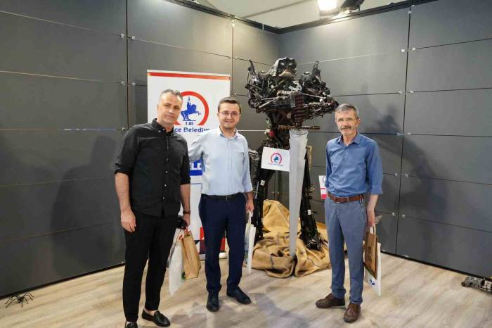 Hurdalardan Yapılan Robotlar Beğeni Aldı