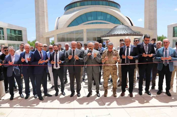 Fü’de İlahiyat Fakültesi Gençlik Merkezi Açıldı