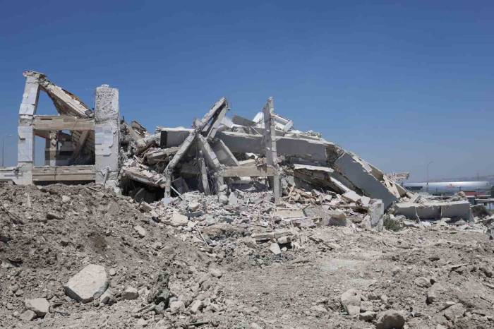 Deprem Etkisi Yapan 10 Katlı Binanın Yıkılma Anı Kamerada