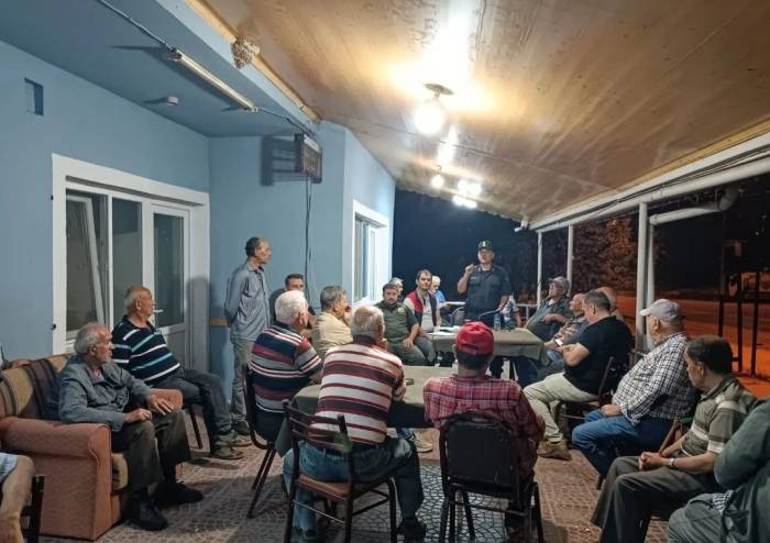 Jandarma Ekipleri Pınarhisar’da Vatandaşları Bilgilendirdi