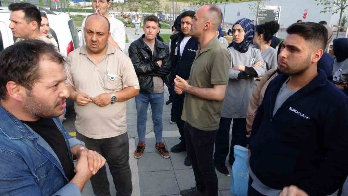 Kütahya Şehir Hastanesi’nin Temizlik İşçileri ’iş Bırakma Eylemi’ Yaptı