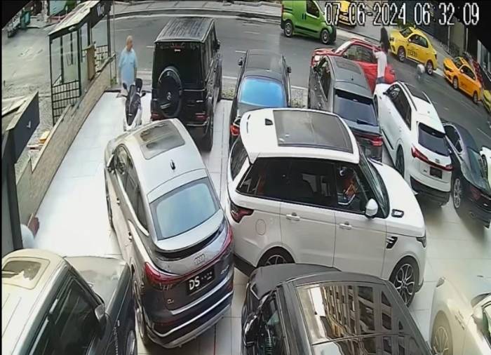 Beşiktaş’ta Eğlence Mekanına Silahlı "İstek Parça" Saldırısı Kamerada: Arkadaşının Aracını Gasp Edip Kurşun Yağdırdı