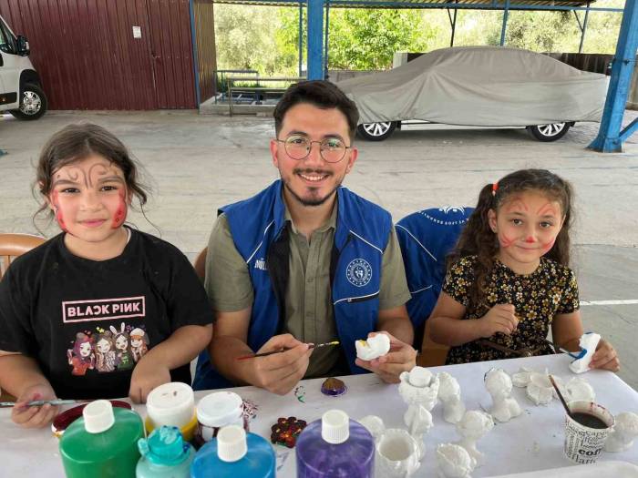 Muğla’da Gönüllü Gençler Minik Kalplere Dokundu