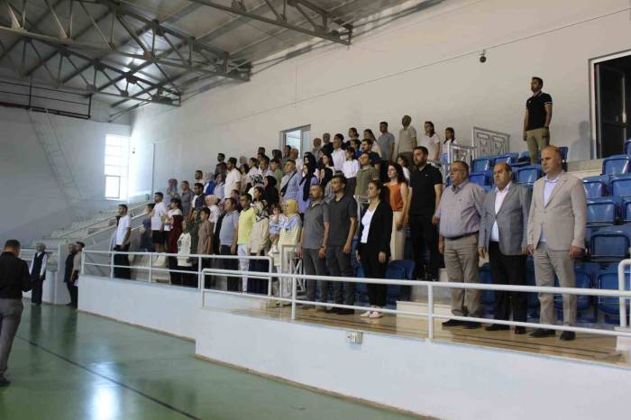 Kaymakam Ünal, Miniklerin Mezuniyet Sevincine Ortak Oldu