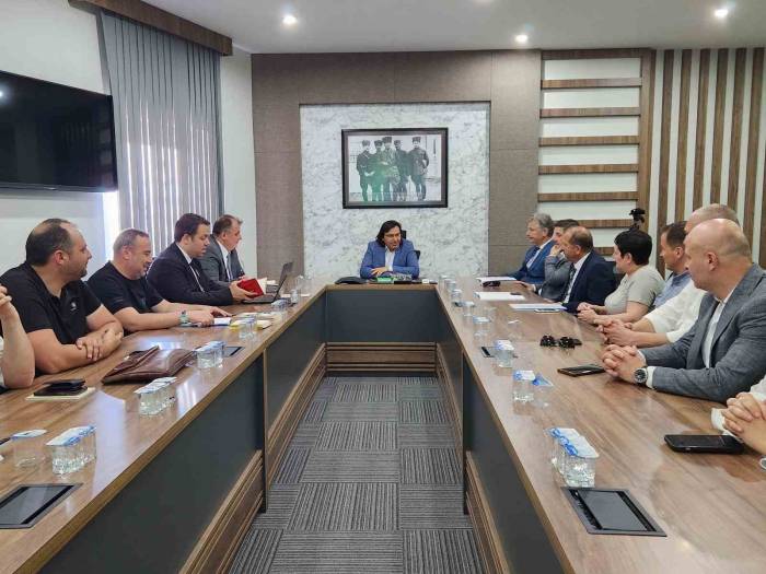 Sapanca Gölü’nün Etrafını Kesintisiz Dolaşacak ‘Bisiklet Yolu Projesi’ Bu Toplantıda Görüşüldü