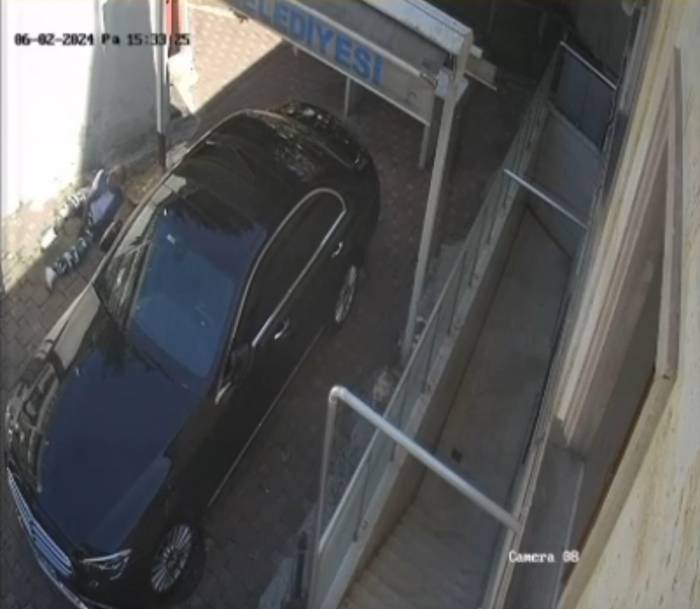 Şişli’de Pastanede Silahlı “Bağırarak Çay İsteme” Kavgası: Kovaladı, Mezarlıkta Bacağından Vurdu